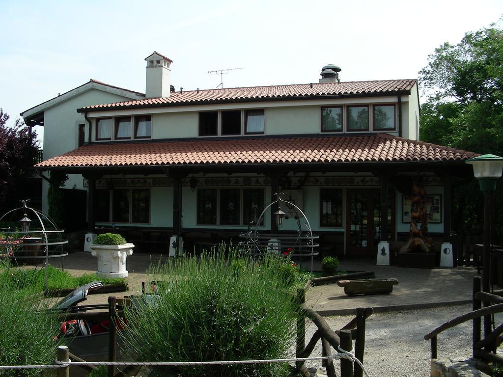 Agriturismo Mezzaluna Malchina Eksteriør billede